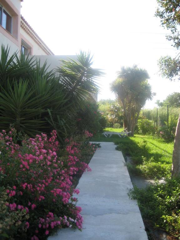 Appart'Hotel Et Chambres Essentiel Spa Arles Exterior foto